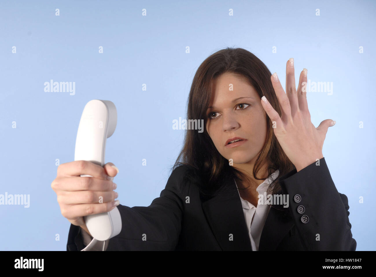 Young woman is irritated by the Telefongespraech, Junge Frau ist vom Telefongespr‰ch genervt Stock Photo