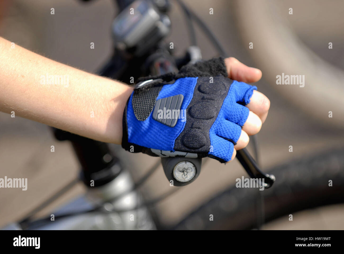 Fahrrad hand hi-res stock photography and images - Alamy