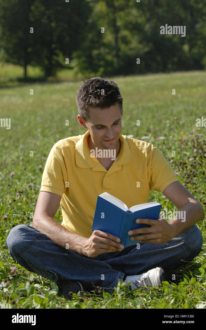 Relaxed reading, Entspanntes Lesen Stock Photo