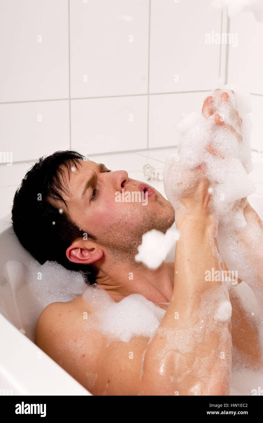 Man relaxes in the bath, Mann entspannt sich in der Badewanne Stock Photo
