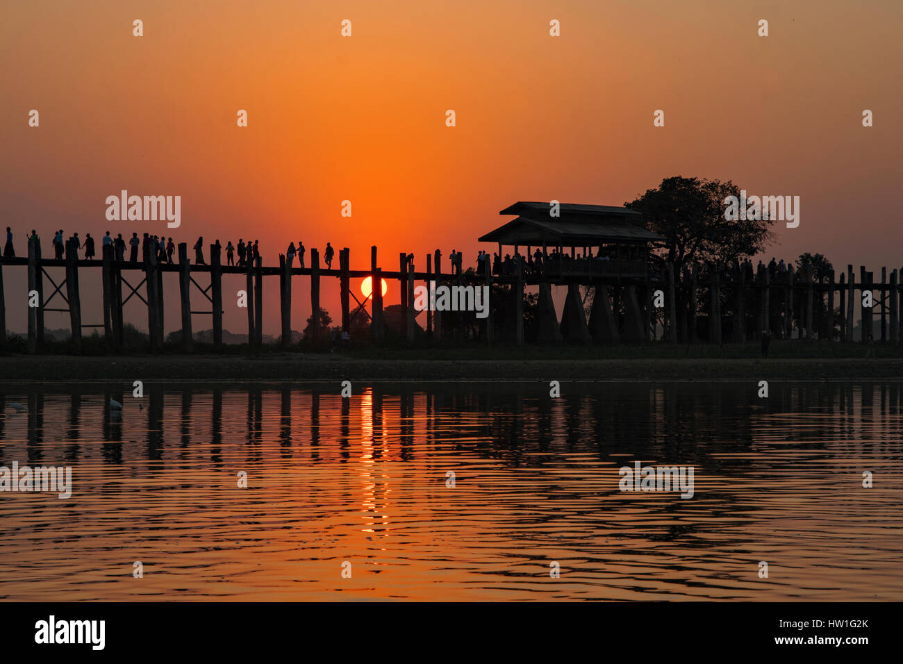 Sunset at U Bein Bridge, near Amarapura, Myanmar Stock Photo - Alamy