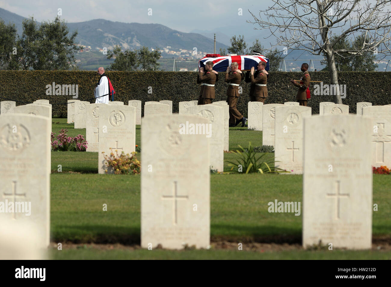 The coffin of an unknown soldier is carried in during the burial service for Lance Corporal Ronald George Blackham from Northwich, Cheshire and two unknown soldiers at the Commonwealth War Graves Commission (CWGC) Salerno War Cemetery, in Italy, who were all killed in WWII, during a fierce battle on 25 September 1943 on Hill 270, near the village of Capezzano. Stock Photo