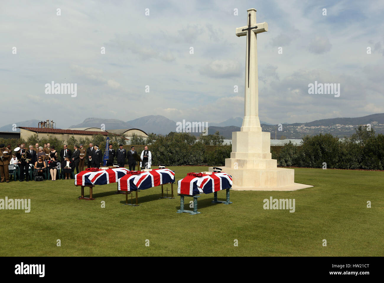 The coffin of Lance Corporal Ronald George Blackham (left) from Northwich, Cheshire along with the coffins of two unknown soldiers placed in front of the cross at the Commonwealth War Graves Commission (CWGC) Salerno War Cemetery, in Italy.All three coldstream Guards were all killed in WWII, during a fierce battle on 25 September 1943 on Hill 270, near the village of Capezzano. Stock Photo