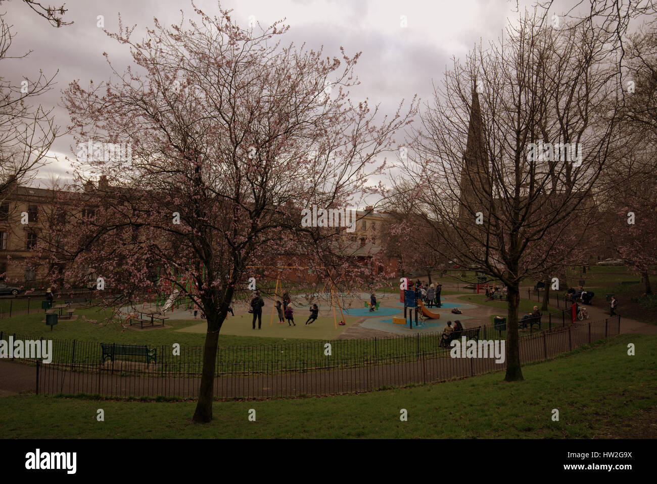 Dowanhill Park chiidren playing on the swings   Glasgow G12 9EH Stock Photo