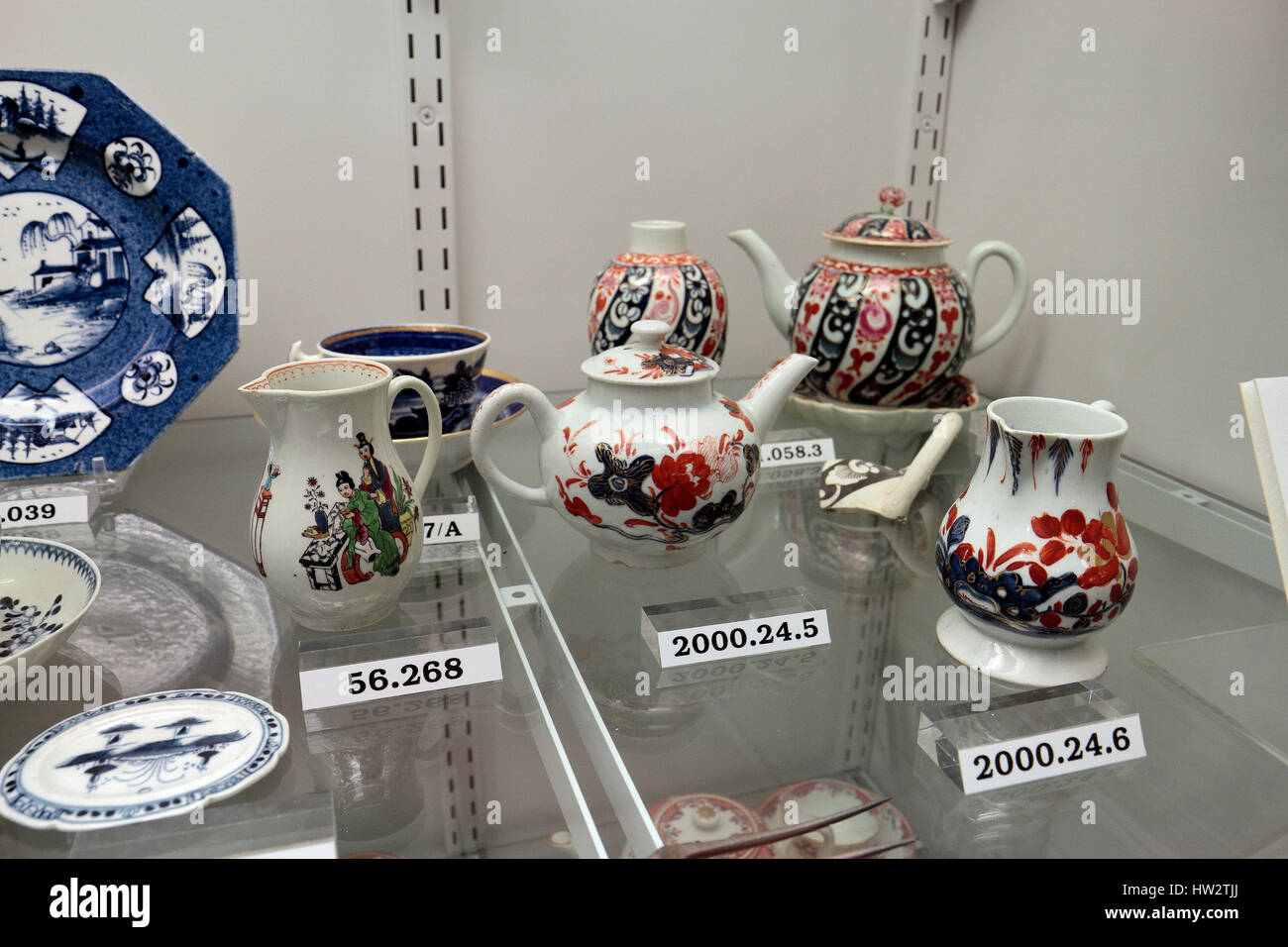 A display of English porcelain (softpaste porcelain) in the Flynt