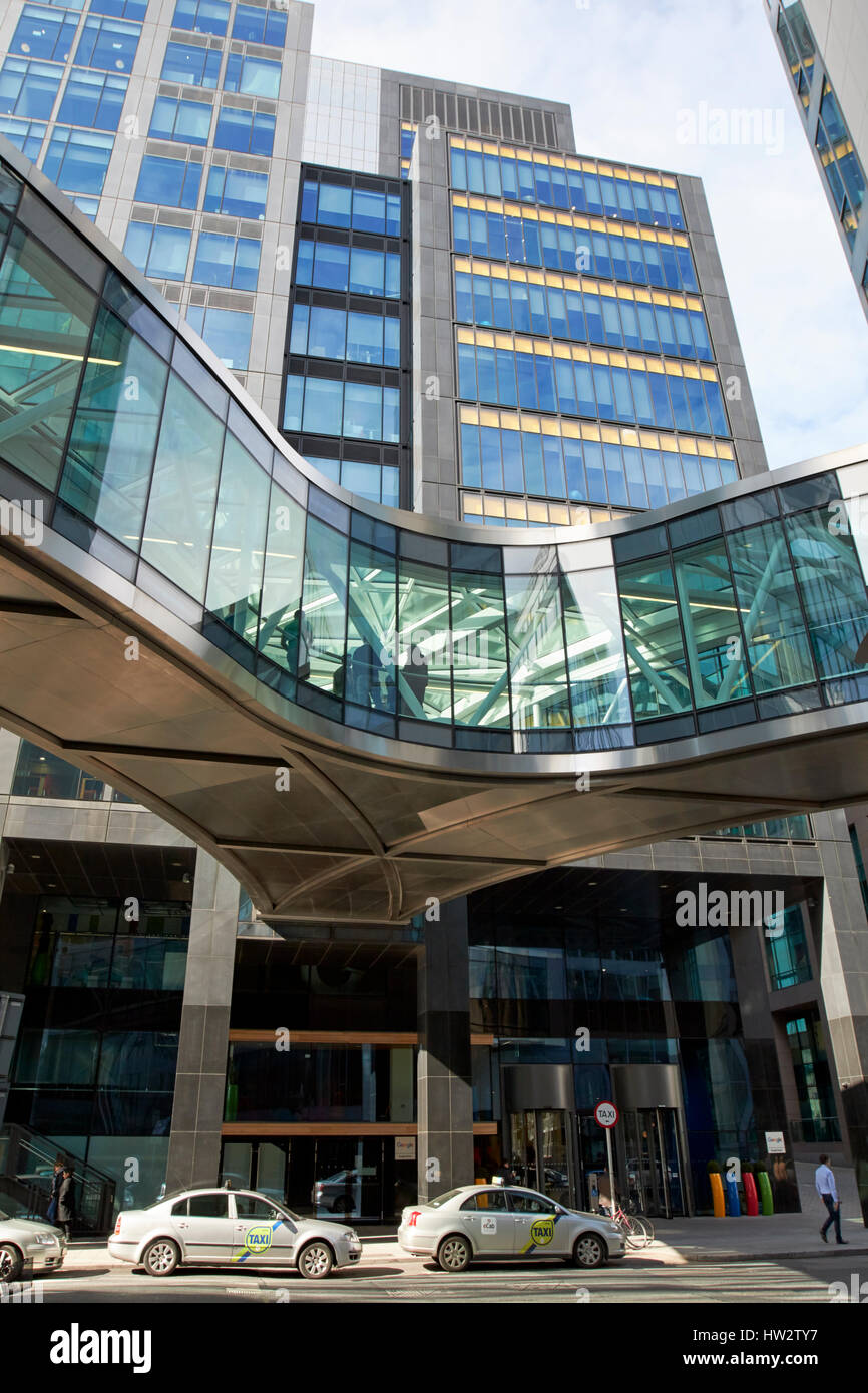 google docks montevetro building and hyperlink connecting footbridge Dublin Republic of Ireland Stock Photo
