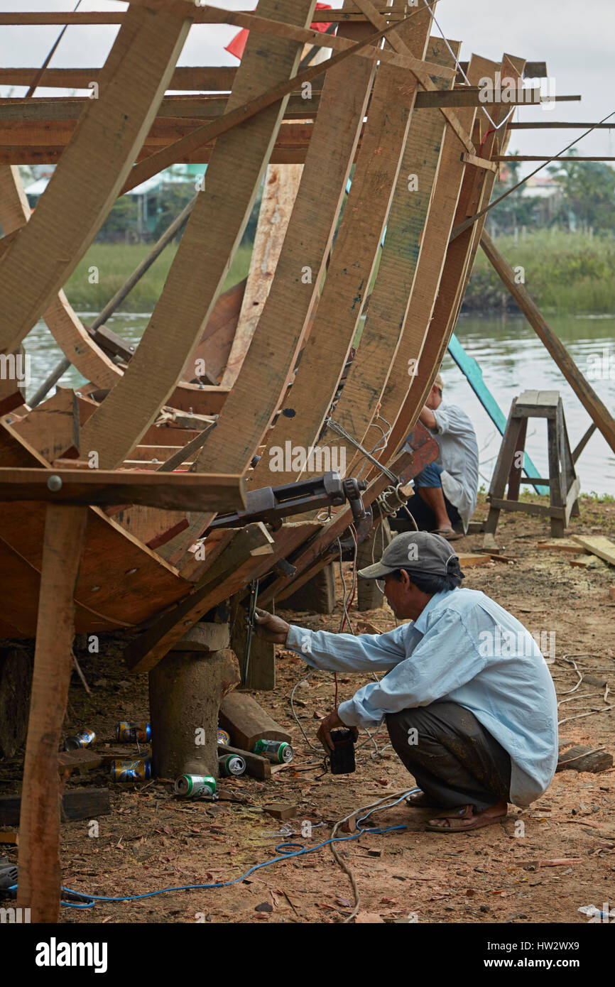 Vietnamese boat building hires stock photography and images Alamy