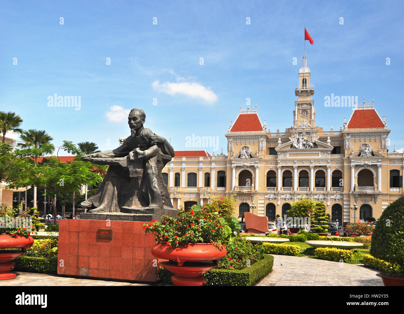 Ho Chi Minh City, Vietnam - June 08,2011: A statue of Vietnam's revered leader Ho Chi Minh (also called Uncle Ho or Bac Ho) in front of The Peoples' C Stock Photo