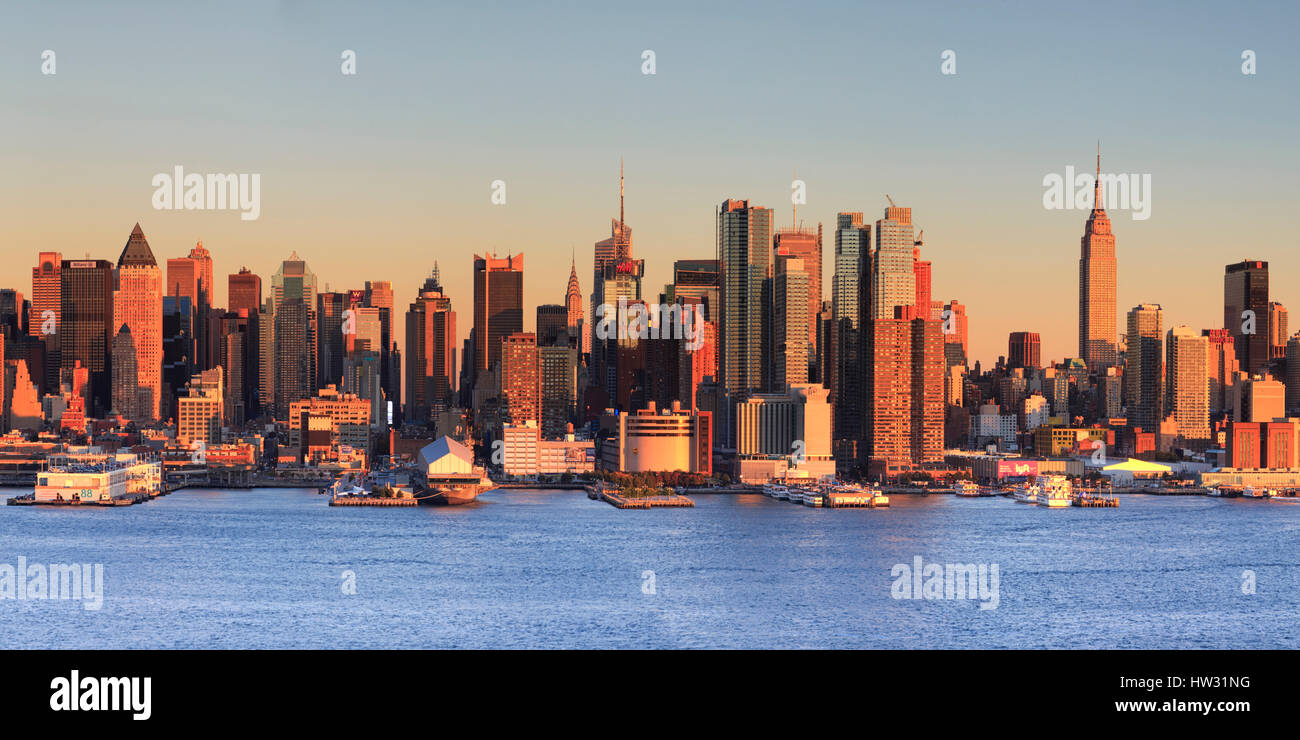 Manhattan skyline from new jersey hi-res stock photography and images -  Alamy