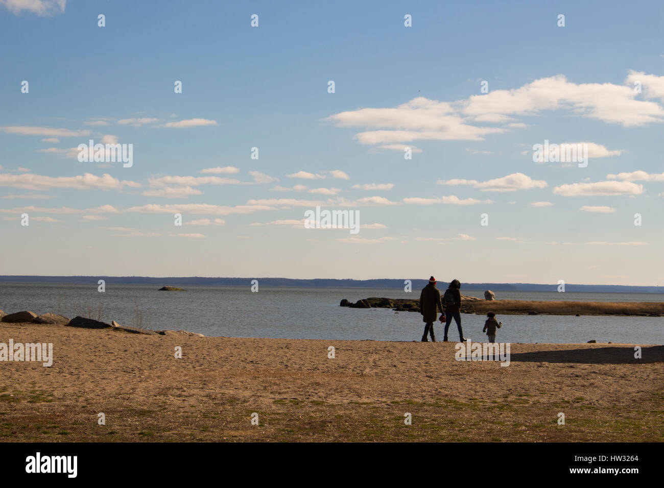 Family walking on a beach hi-res stock photography and images - Alamy