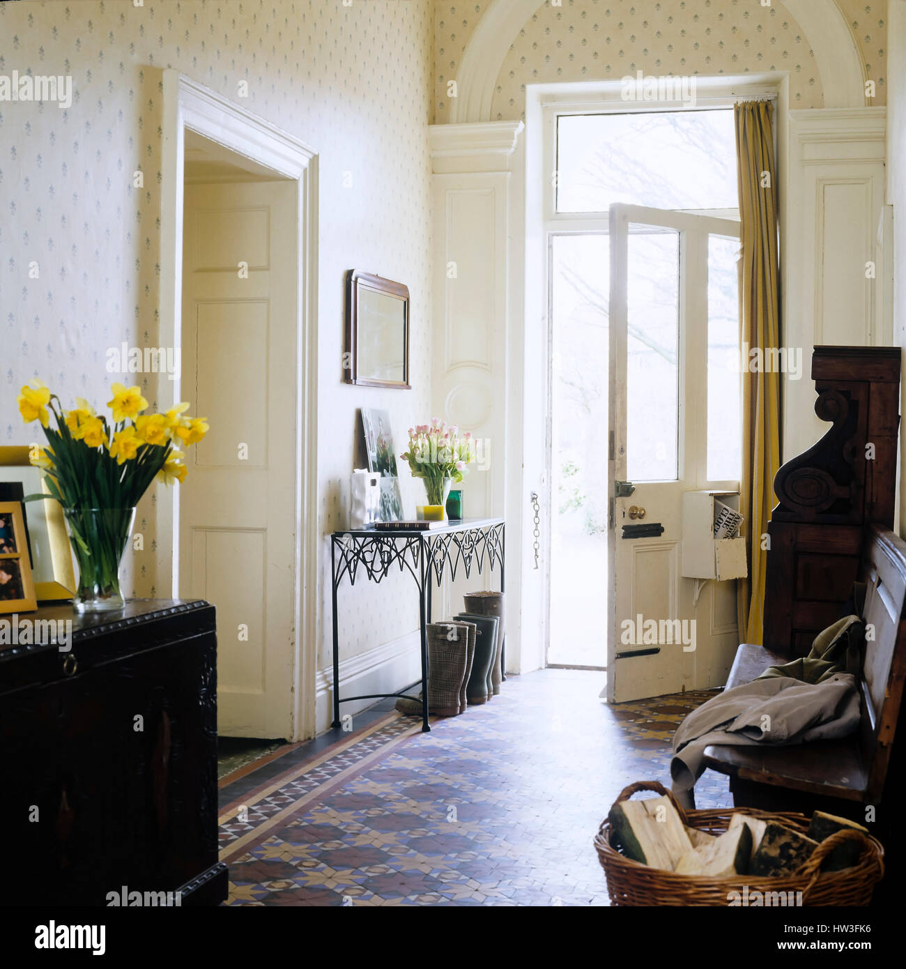 Entrance hall with open front door Stock Photo Alamy