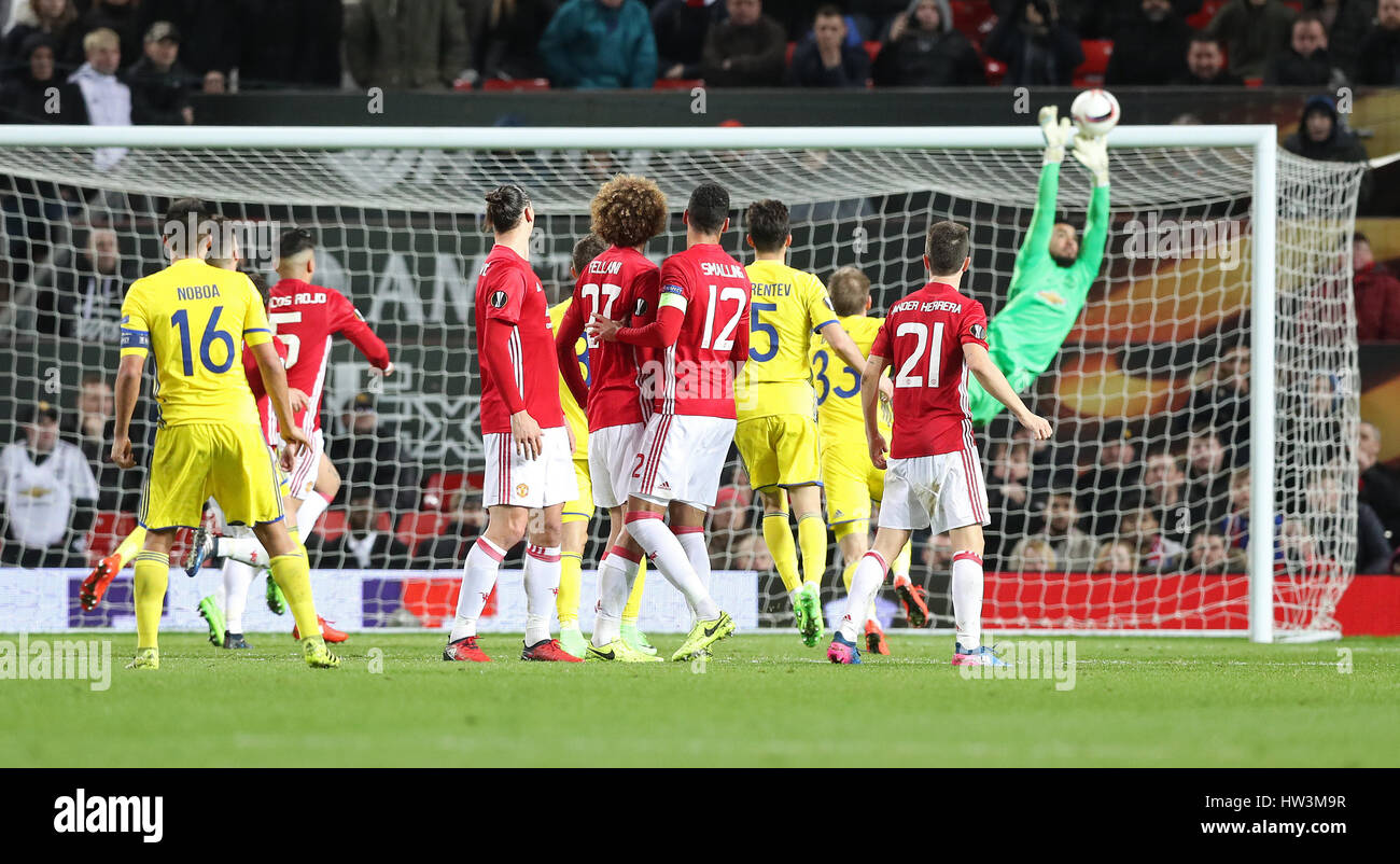 FC Rostov's Cristian Noboa (left) takes a freekick which is saved by Manchester United goalkeeper Sergio Romero late in the game the UEFA Europa League Round of Sixteen, Second Leg match at Old Trafford, Manchester. Stock Photo
