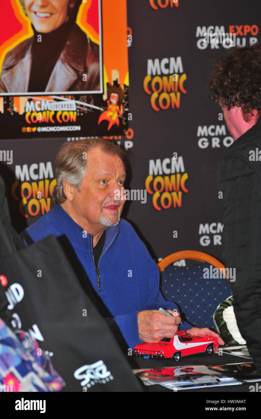 Starsky & Hutch stars Paul Michael Glaser & Antonio Fargas sign items for fans at the Liverpool MCM Comicon. Stock Photo