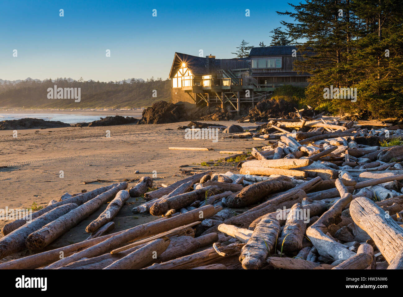 kwisitis-visitor-centre-wickaninnish-beach-pacific-rim-national-park
