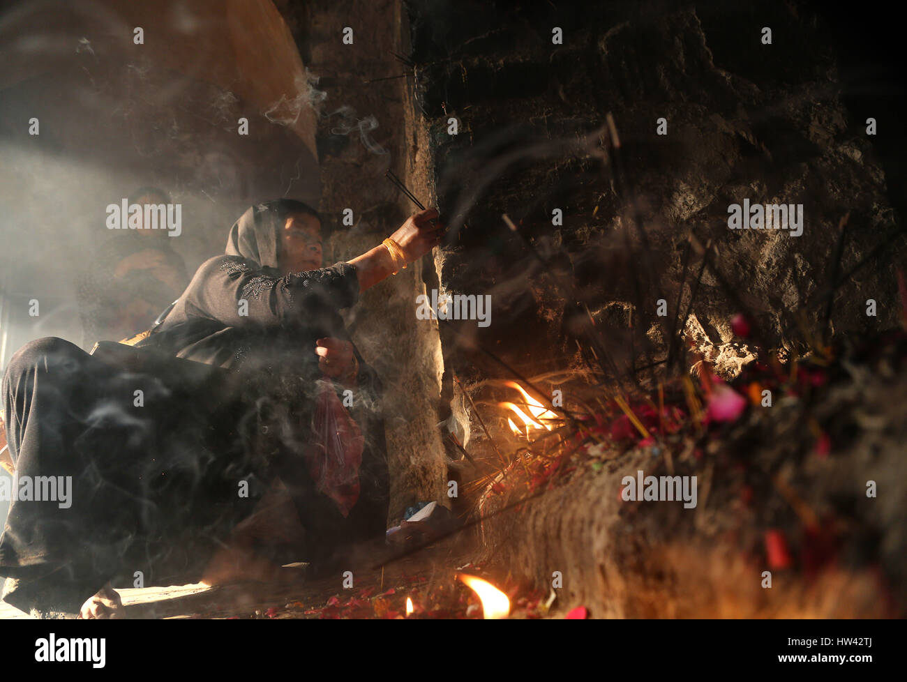 New Delhi, India. 16th Mar, 2017. An Indian Muslim woman keeps incense