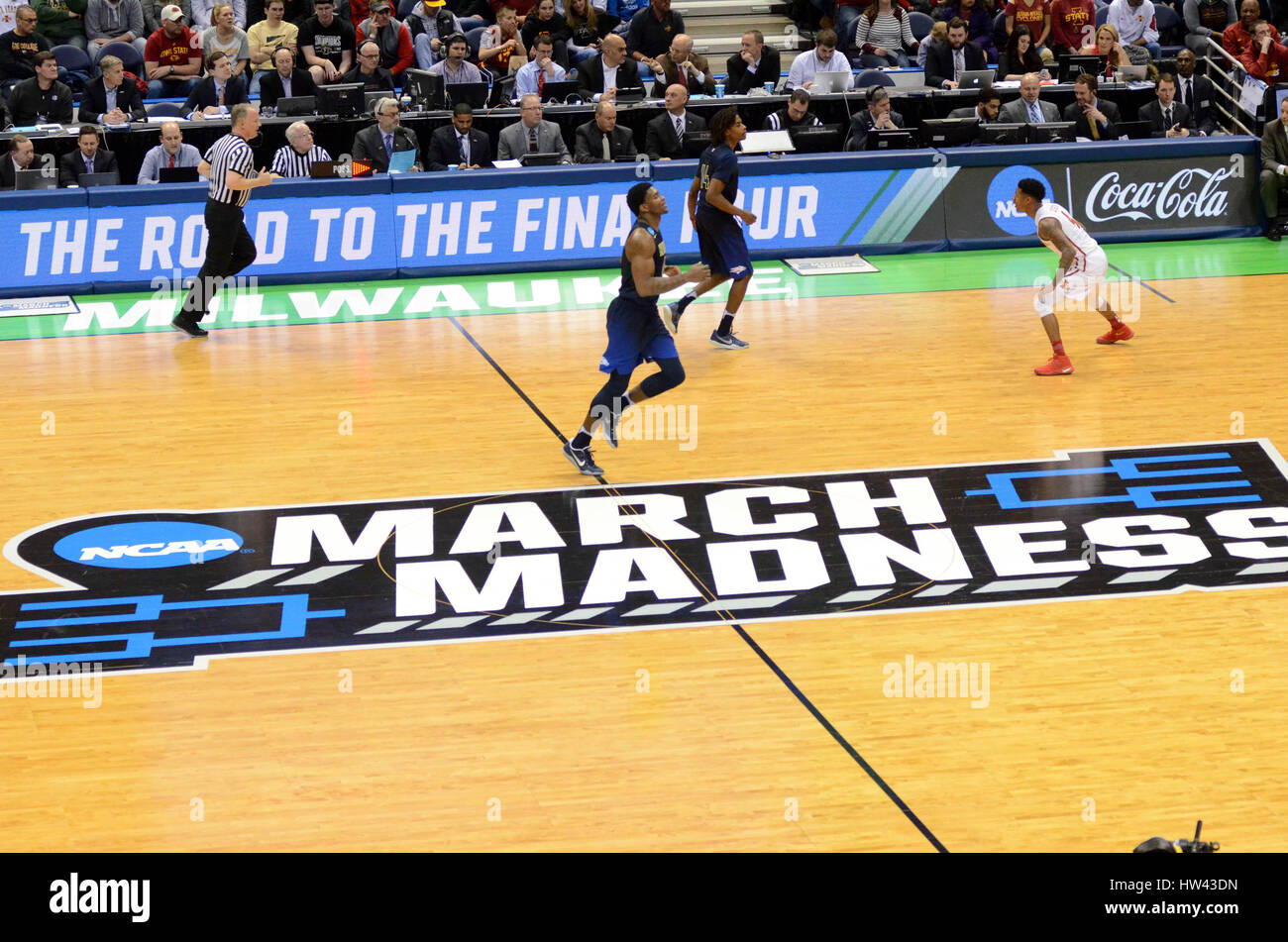 March madness basketball hi-res stock photography and images - Alamy