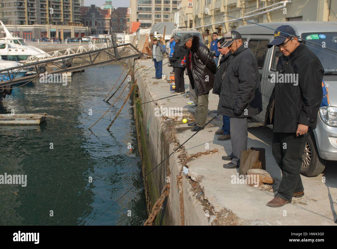 Qingdao, Qingdao, China. 16th Mar, 2017. Qingdao, CHINA-March 16 2017: (EDITORIAL USE ONLY. CHINA OUT).Some citizens buy more than 500 kilogram of fish and set them free to the sea in Qingdao, east China's Shandong Province, March 16th, 2017. However, some other citizens keep fishing nearby, which is very ironic. Credit: SIPA Asia/ZUMA Wire/Alamy Live News Stock Photo