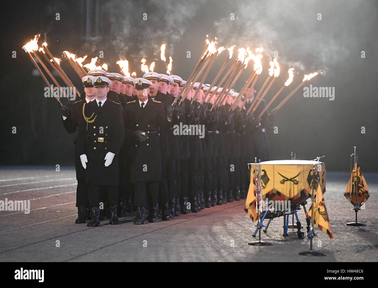 Berlin, Germany. 17th Mar, 2017. German Army torchbearers at the ...