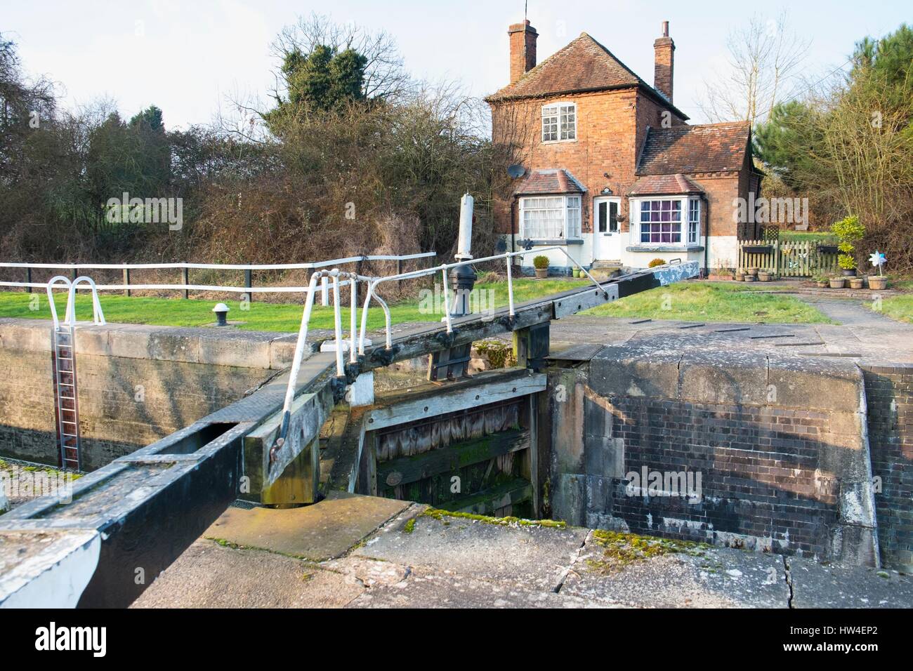 Lock keepers cottage and lock on the Grand Union Canal in Hatton, Warwickshire, England. Stock Photo