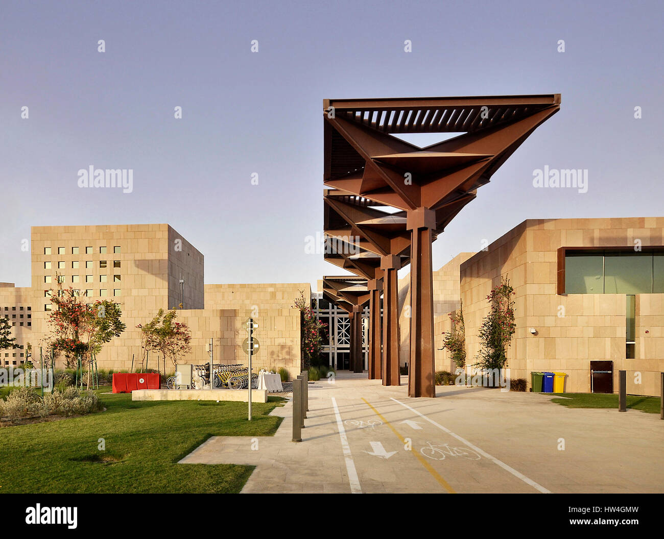Exterior view of Hamad Bin Khalifa University and Student Center in Education City Doha, Qatar. Stock Photo