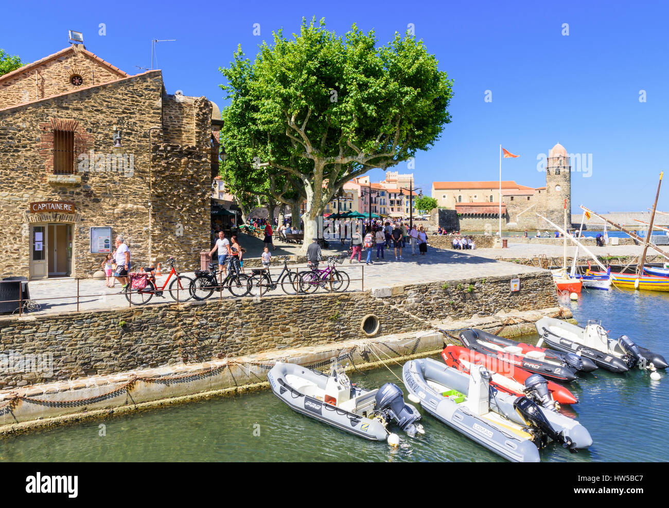 People on the picturesque waterfront and Church of Notre Dame des Anges, Collioure, Côte Vermeille, France Stock Photo