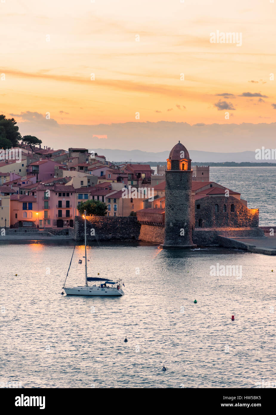 Sunset over the bell tower and Church of Notre Dame des Anges, Collioure, Côte Vermeille, France Stock Photo