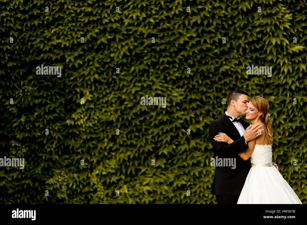 Wedding couple outdoor Stock Photo - Alamy