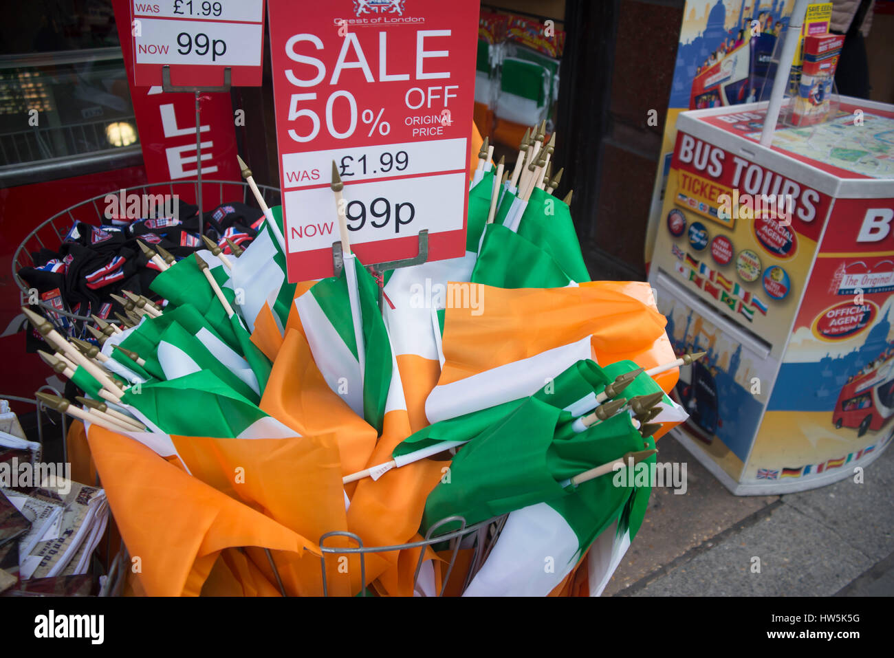 Shop ireland dublin souvenir hires stock photography and images Alamy