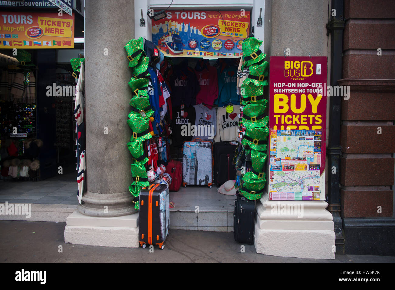Shop ireland dublin souvenir hires stock photography and images Alamy