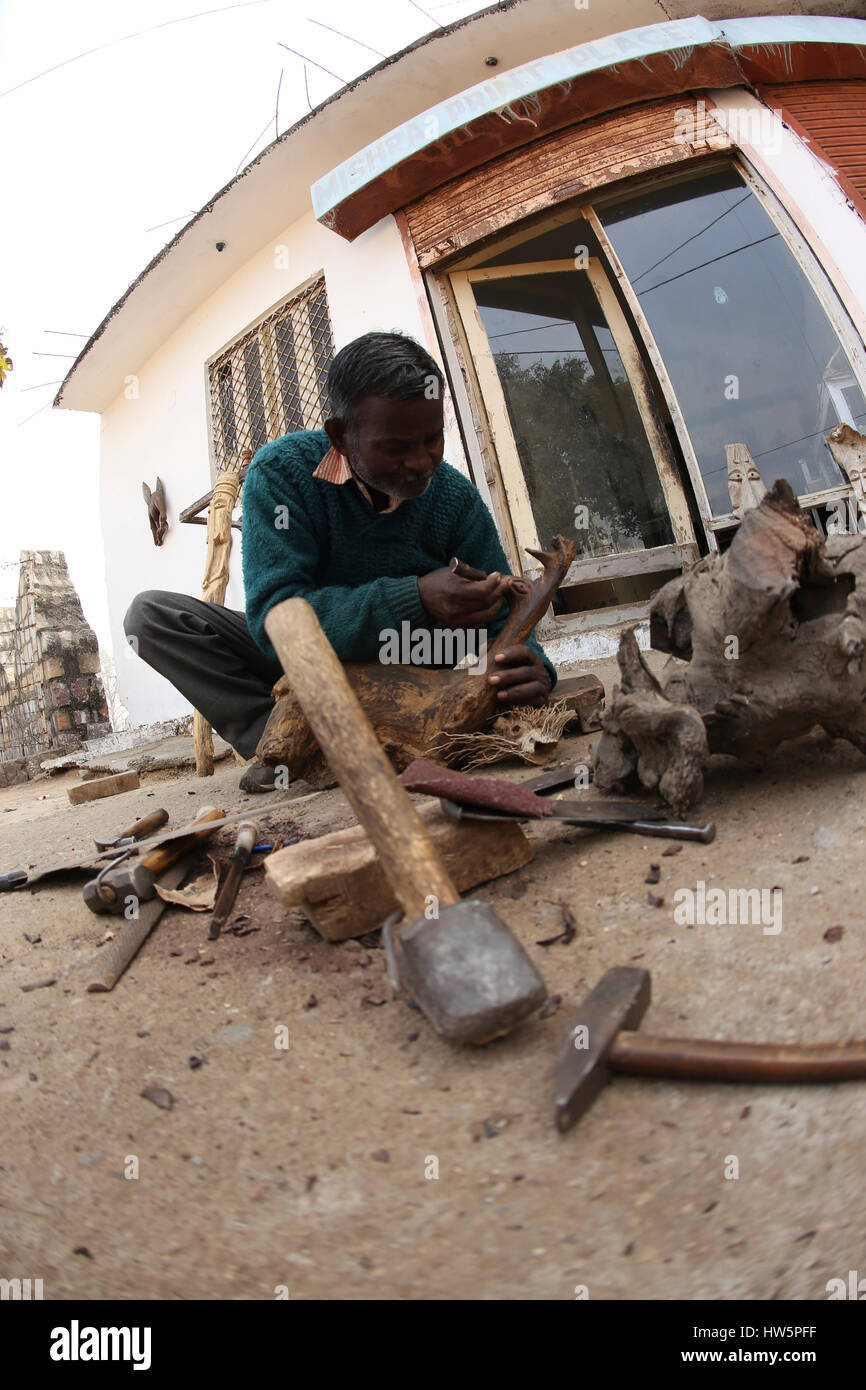 Man wood carving india hi-res stock photography and images - Alamy