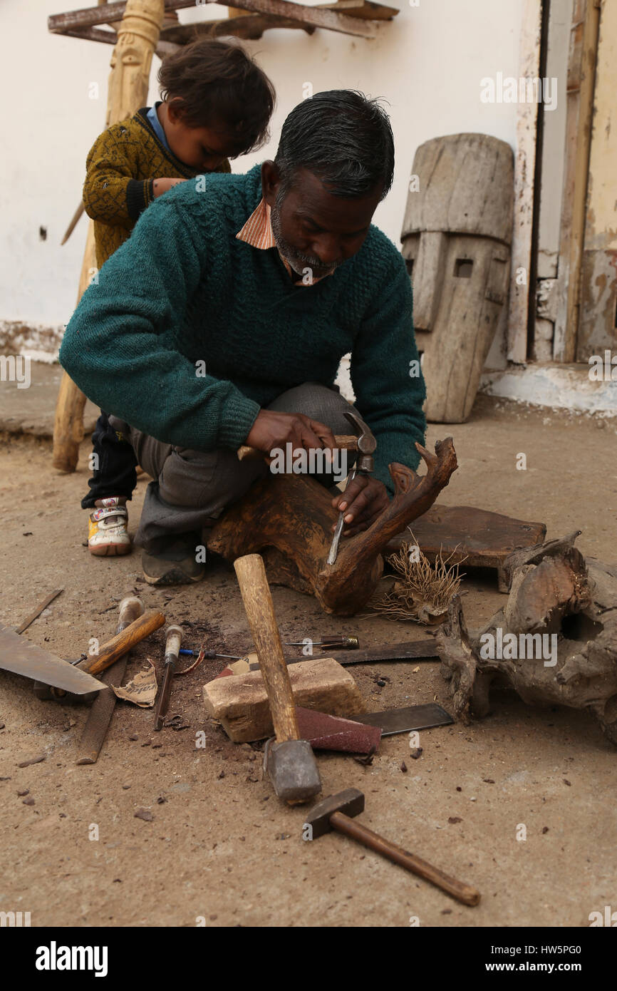 Man wood carving india hi-res stock photography and images - Alamy