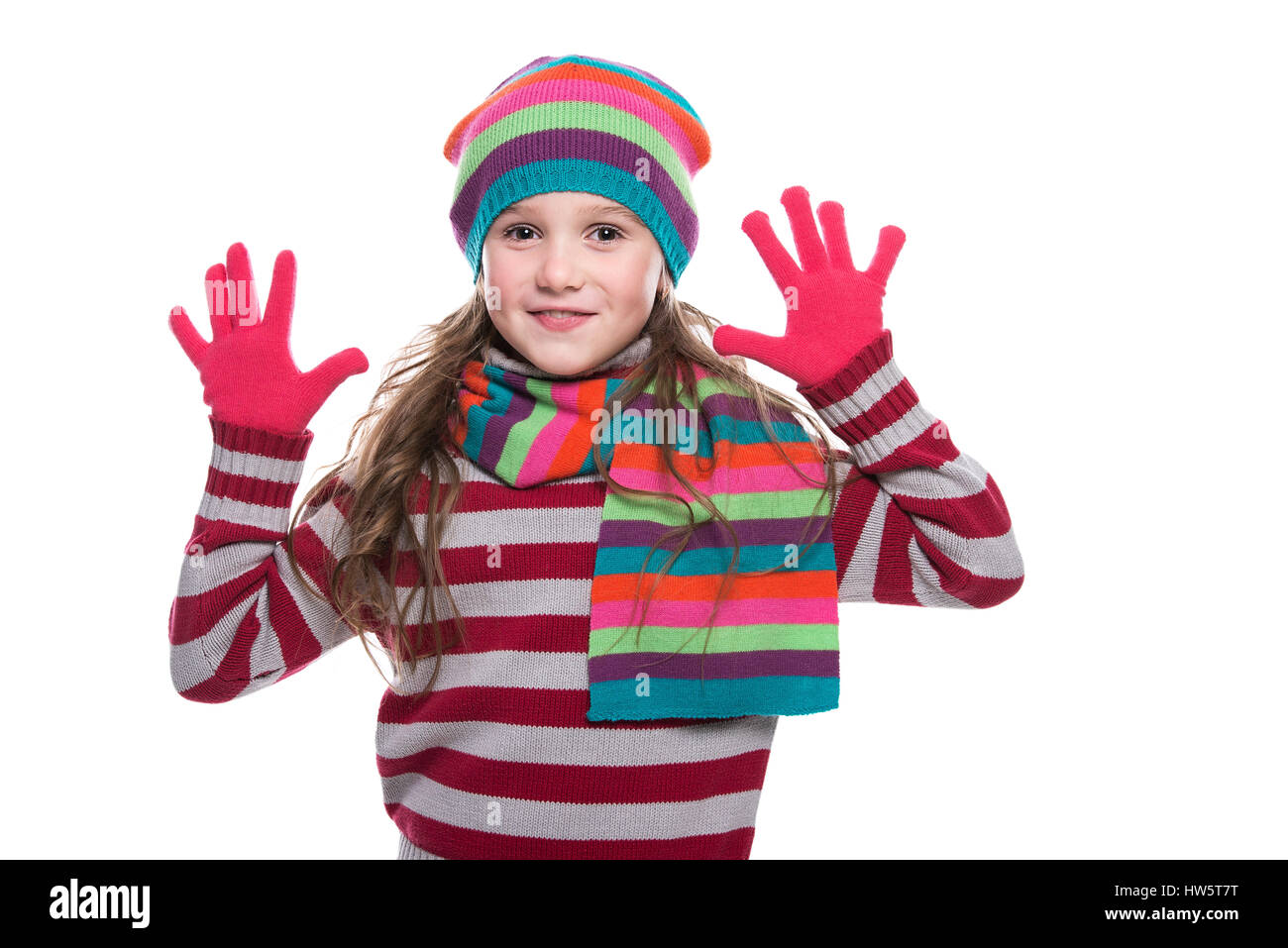 She s wearing her hat. Перчатки шарфы на белом фоне. Девочка одевает шарф. Девочка 10 лет в шапке шарф перчатки. Испачканные садовые перчатки на прозрачном фоне.