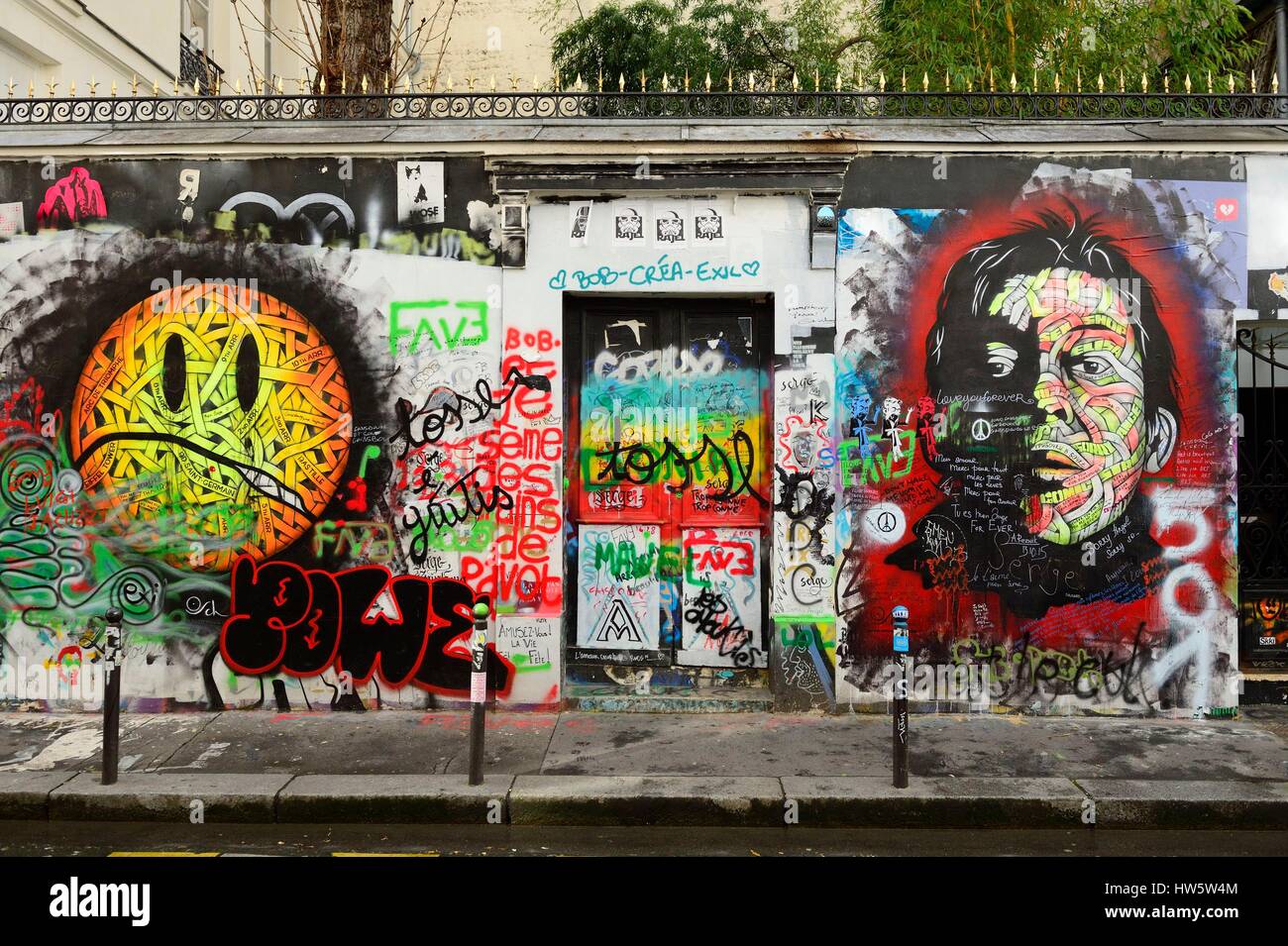 France, Paris, rue de Verneuil, frescos on the facade of the house of Serge Gainsbourg Stock Photo