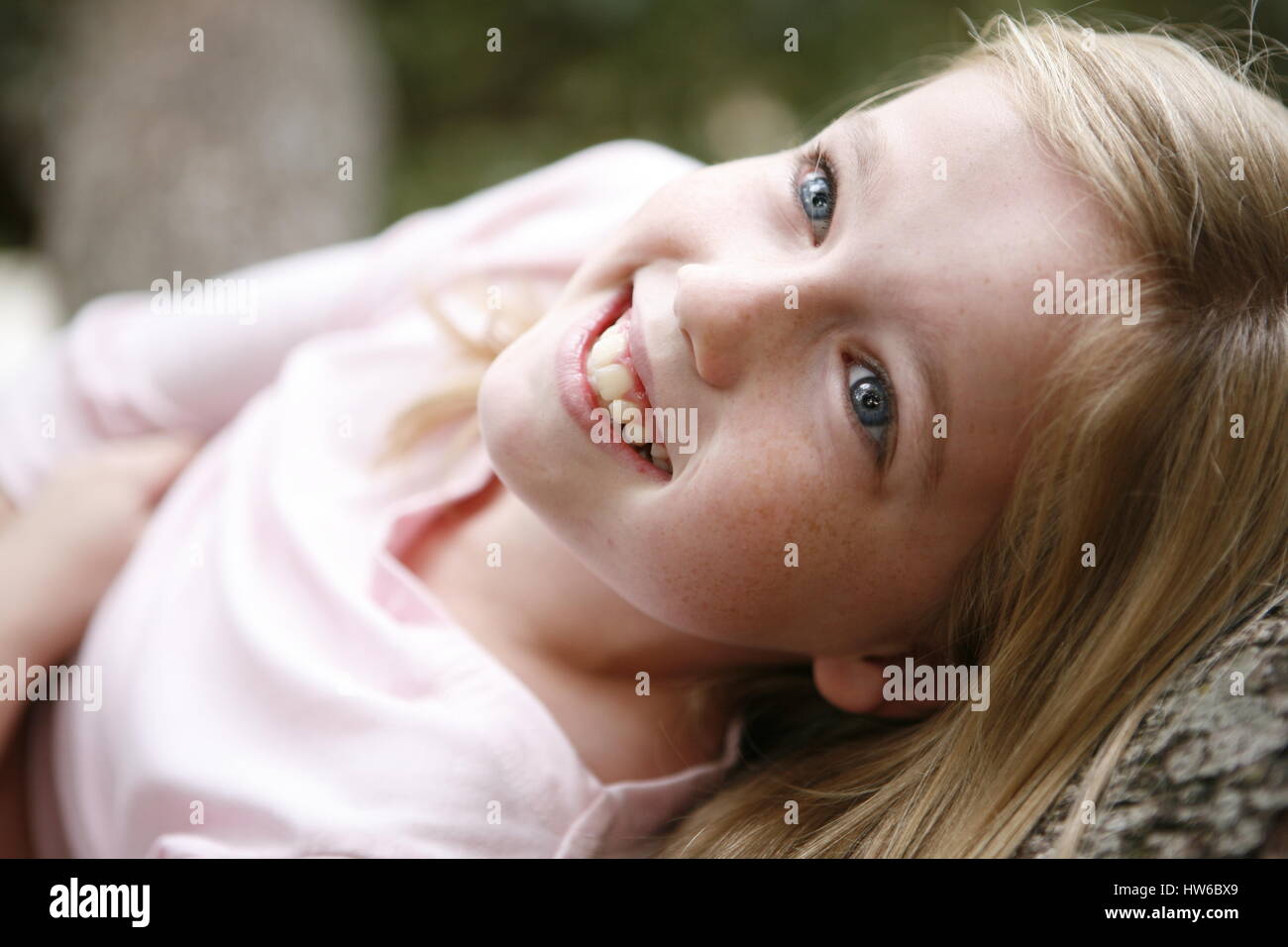 Smiling girl outside in a tree Stock Photo - Alamy