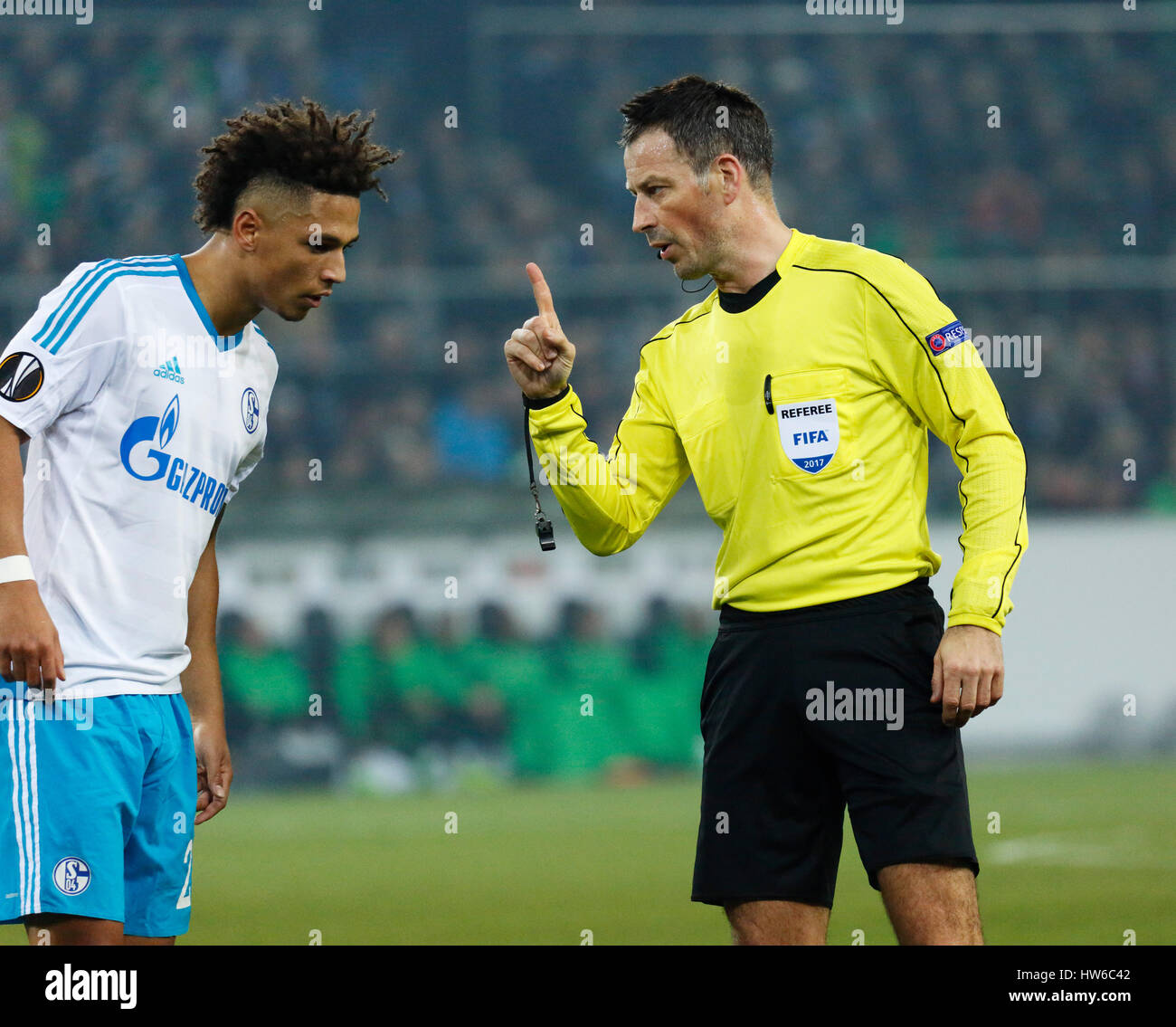 sports, football, UEFA Europa League, 2016/2017, Round of 16, return leg,  Borussia Moenchengladbach vs FC Schalke 04 2:2, Stadium Borussia Park,  warning to Thilo Kehrer (S04) by referee Mark Clattenburg (ENG Stock Photo  - Alamy