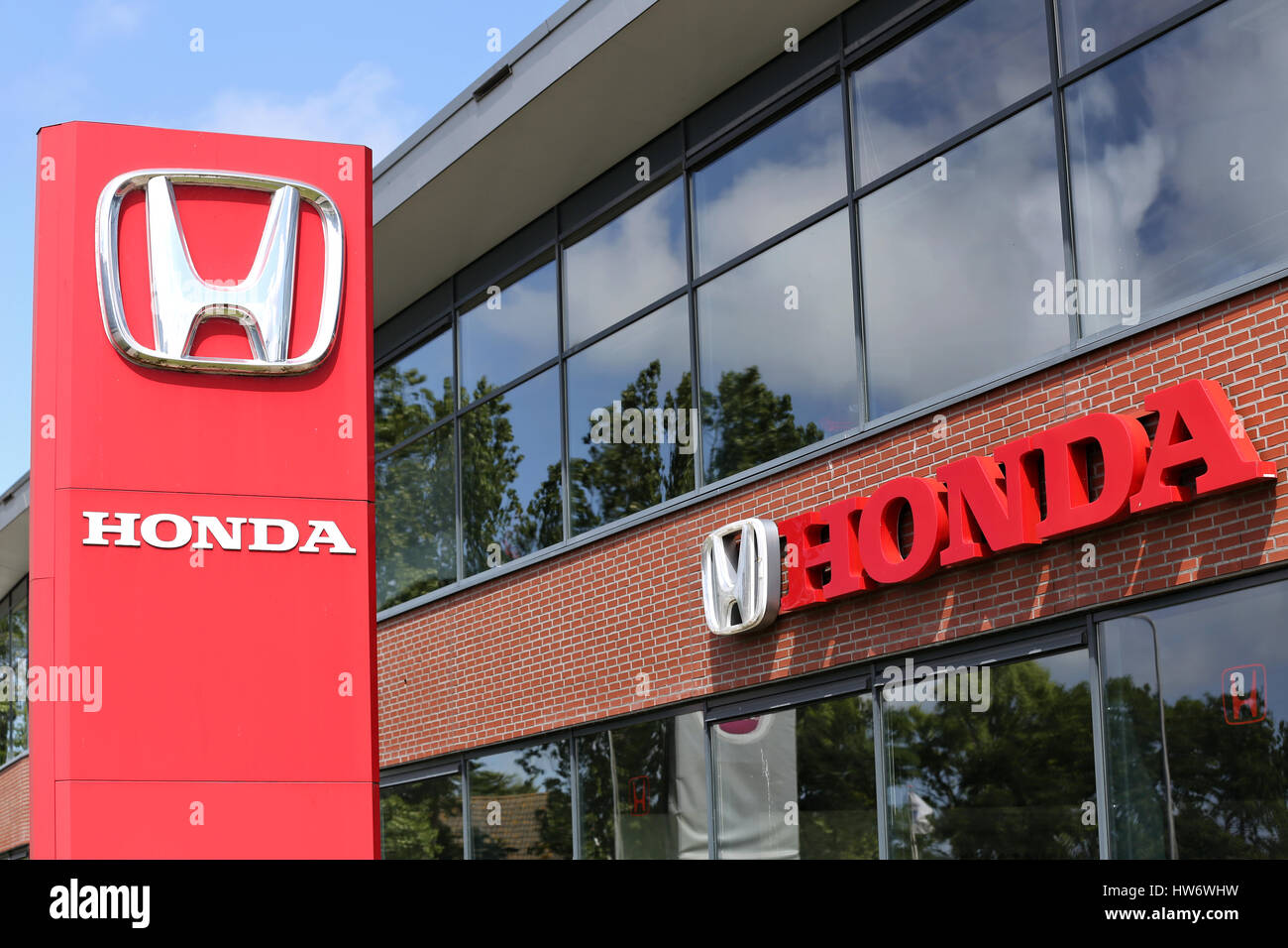 Honda dealership sign in front of the showroom Stock Photo Alamy