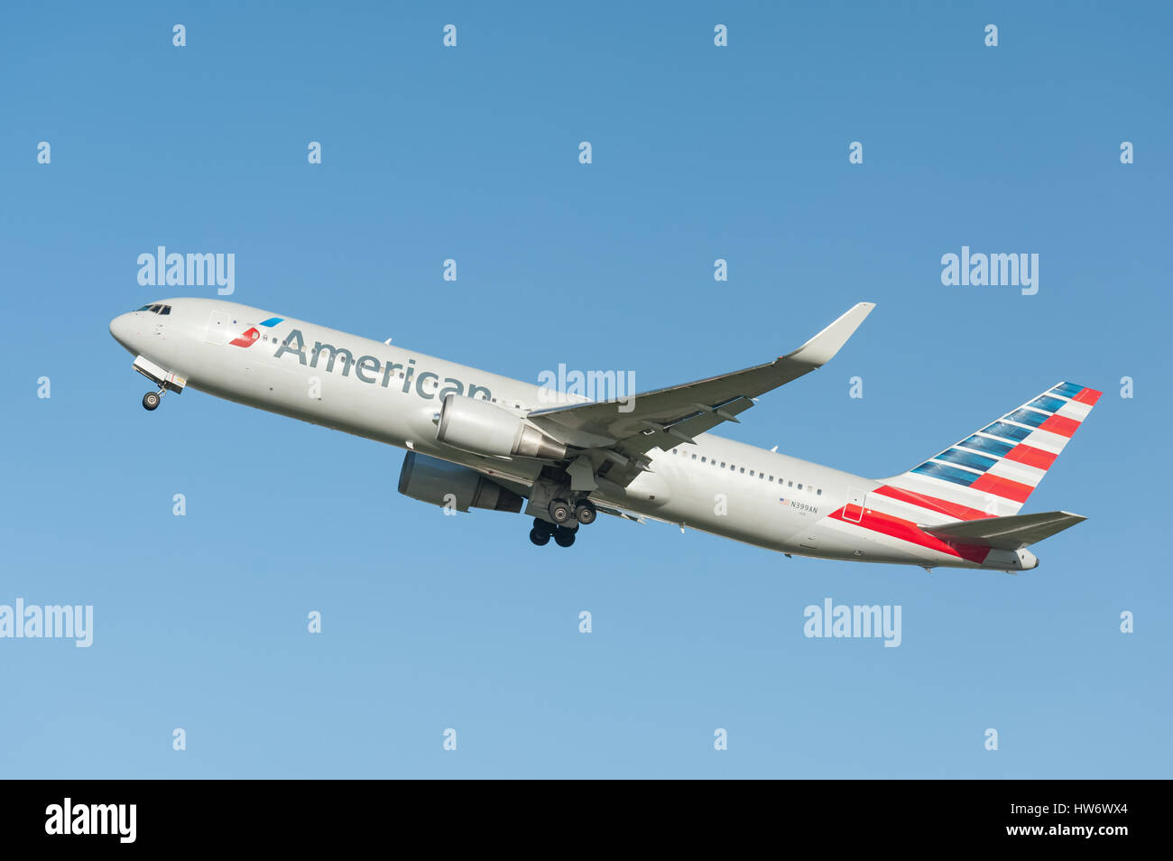 American Airlines Boeing 767-323 (N399AN) departing Heathrow Airport, UK, bound for Chicago, USA Stock Photo