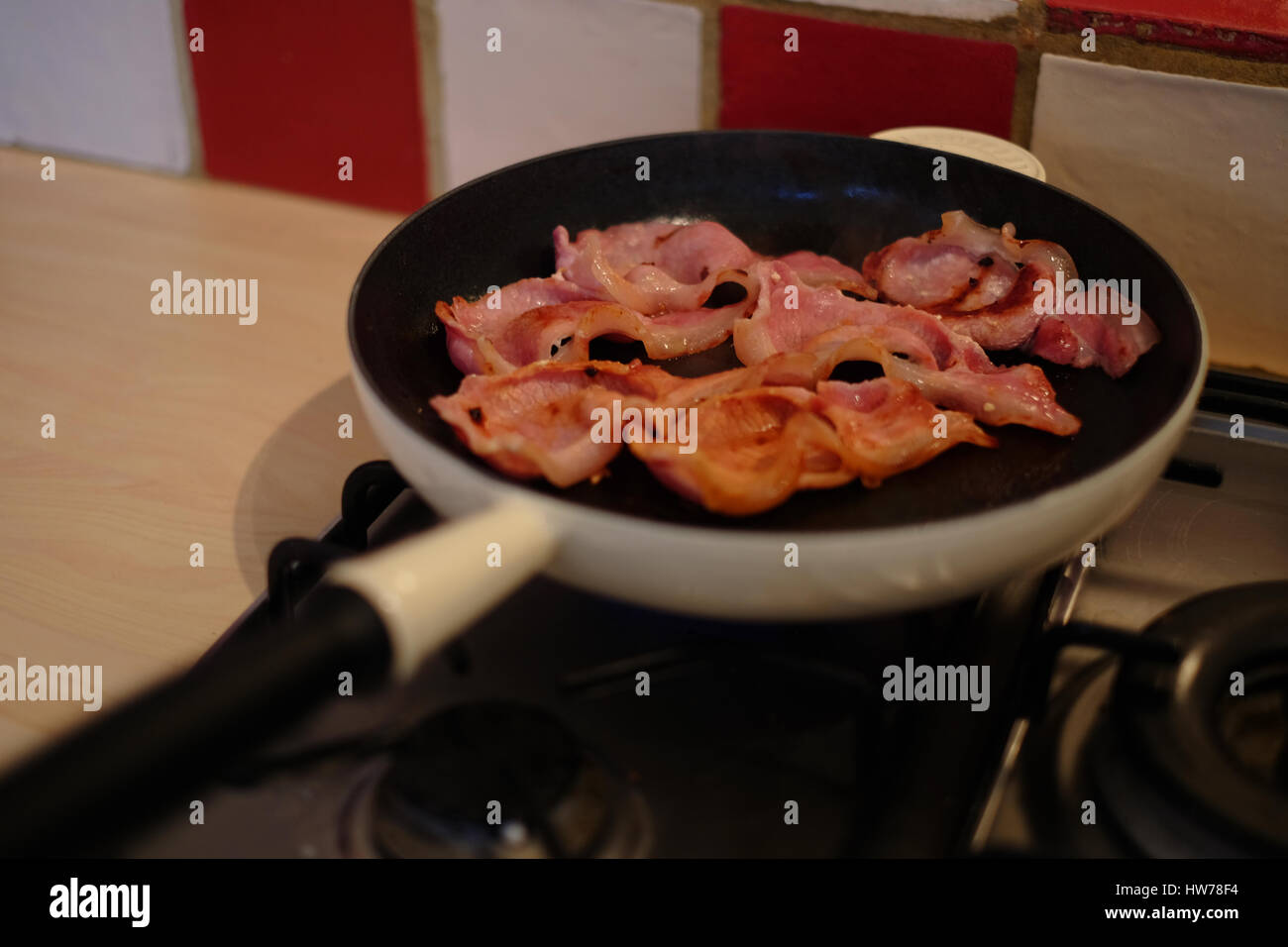 crispy bacon frying in a pan Stock Photo Alamy