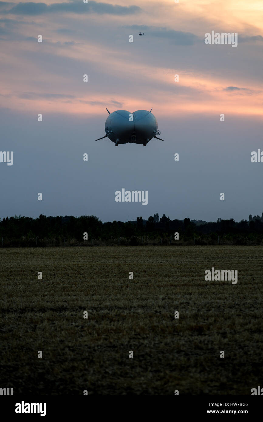 Airlander returning from maiden flight Stock Photo