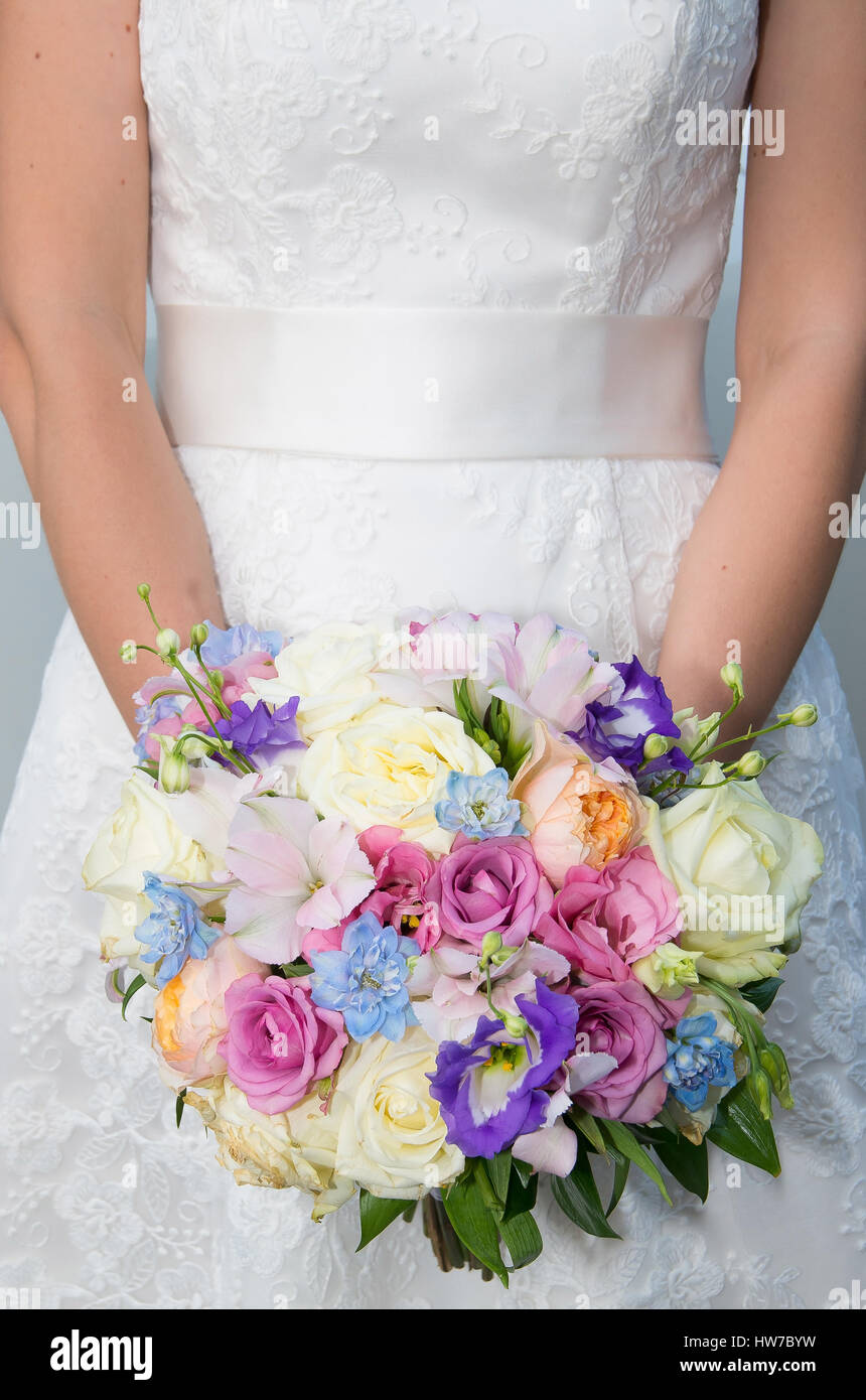 Wedding. Bride with bridal bouquet Stock Photo - Alamy