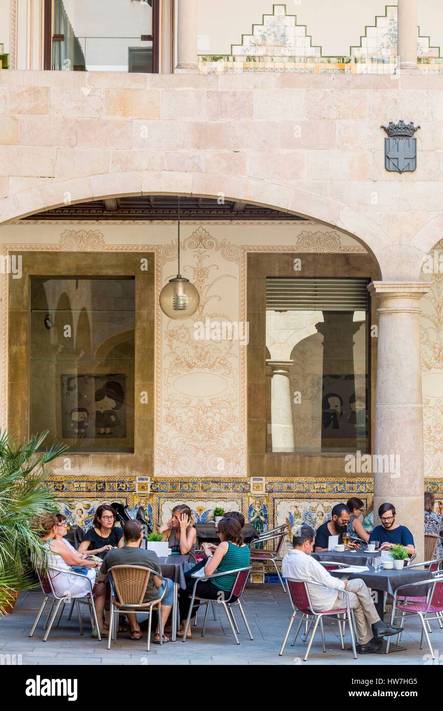 Spain Catalonia Barcelona El Raval Pati Manning bar Fifteen Raval installed in a palace of the 18th century courtyard terrace Stock Photo