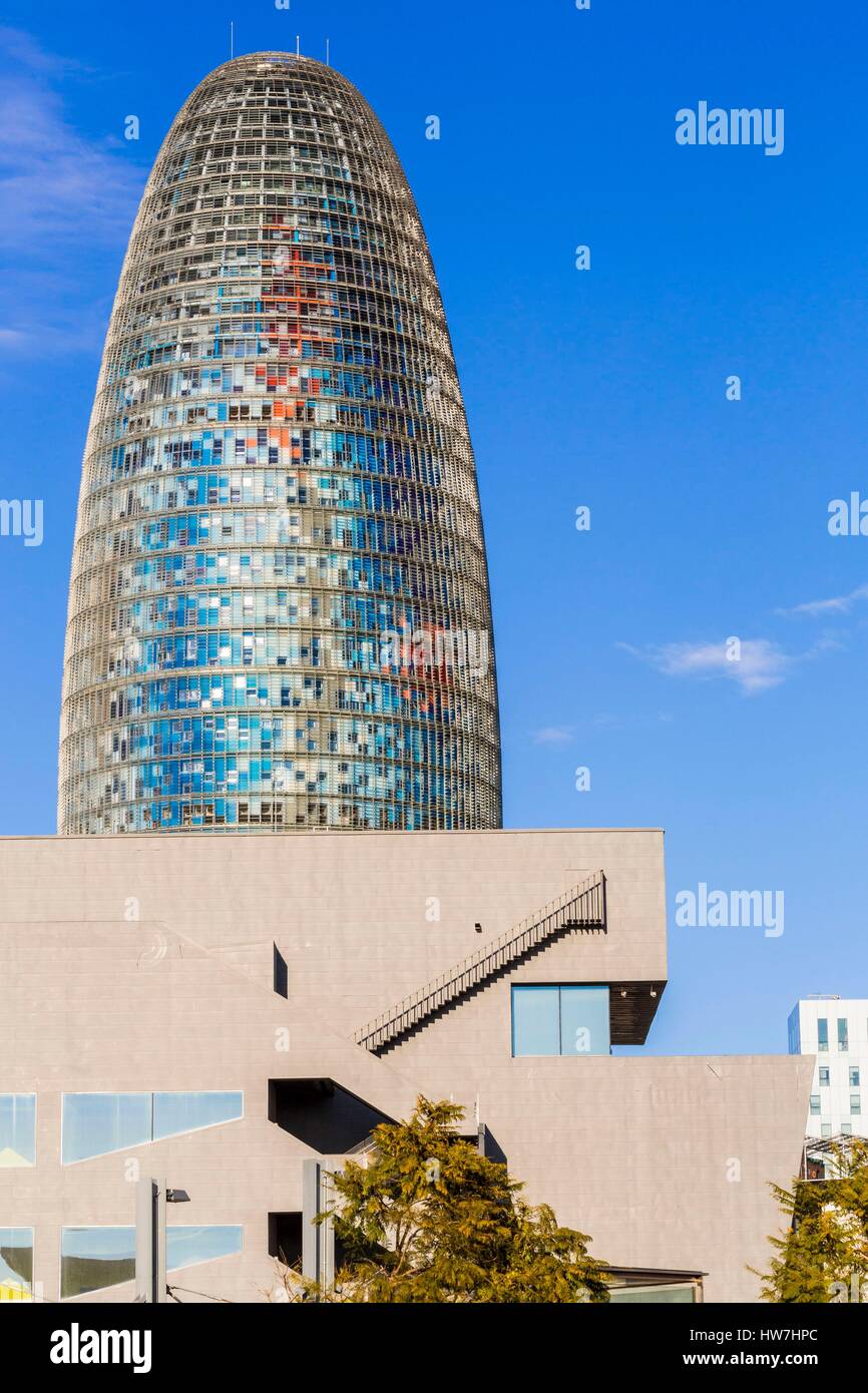 Spain, Catalonia, Barcelona, Poblenou, Placa de les Glories Catalanes, the Design Museum (Museu del Disseny) designed by the firm MBM Arquitectes Architects and opened in 2014 with basically the Agbar Tower (2005) by French architect Jean Nouvel Stock Photo
