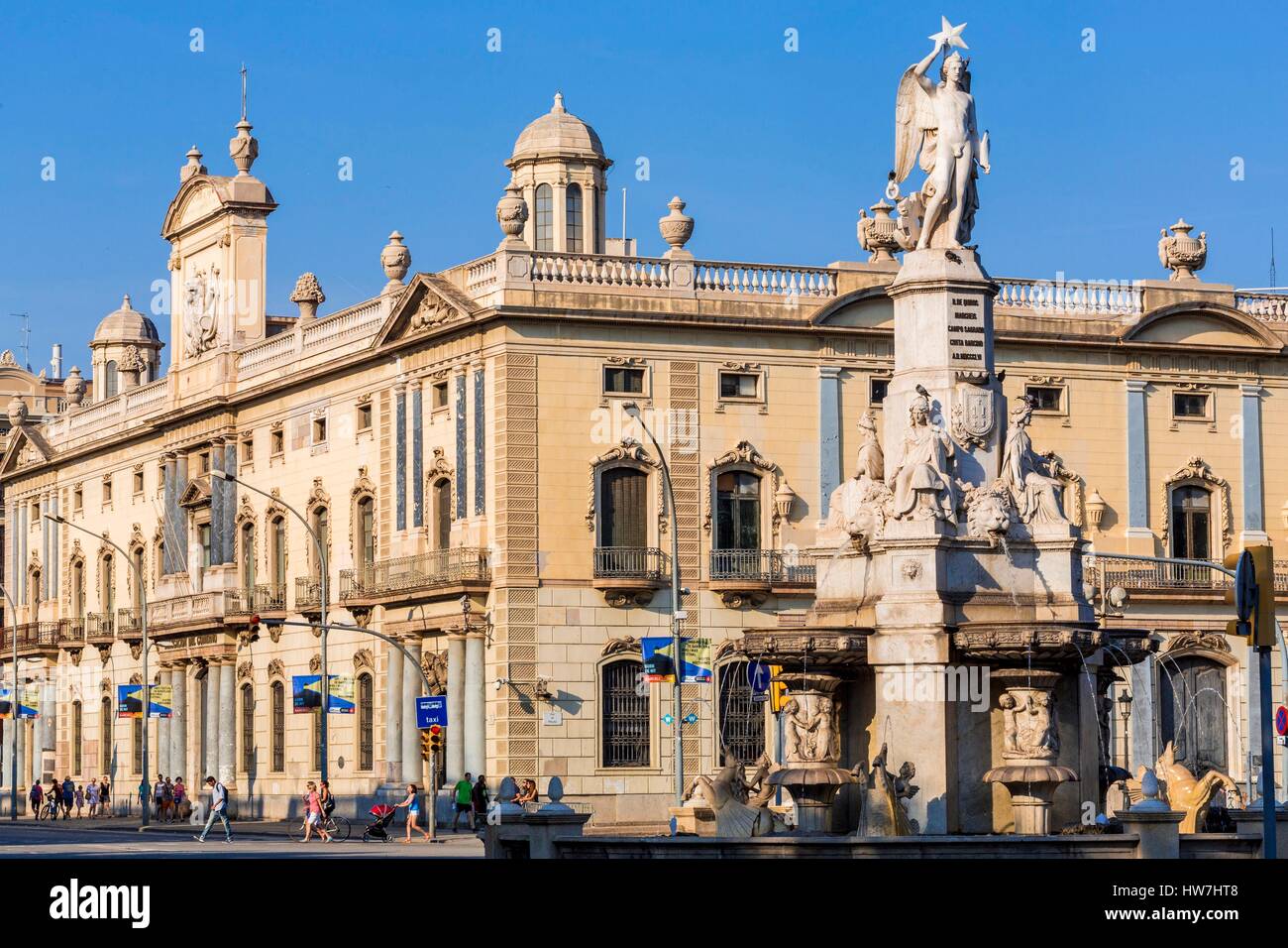 Spain, Catalonia, Barcelona, Plaza del Palau, a former customs (Aduana Vieja) in neoclassical style and built between 1896 and 1902 by Enric Sagnier and Pere Garcia in the foreground the fountain of Catalan Engineering 1856 (Monumento al Marqués de Campo Sagrado) Stock Photo