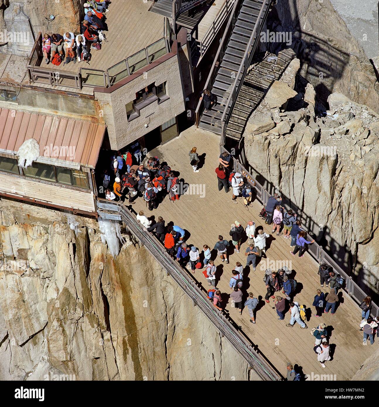 The aiguille du midi cable car station hi-res stock photography and ...