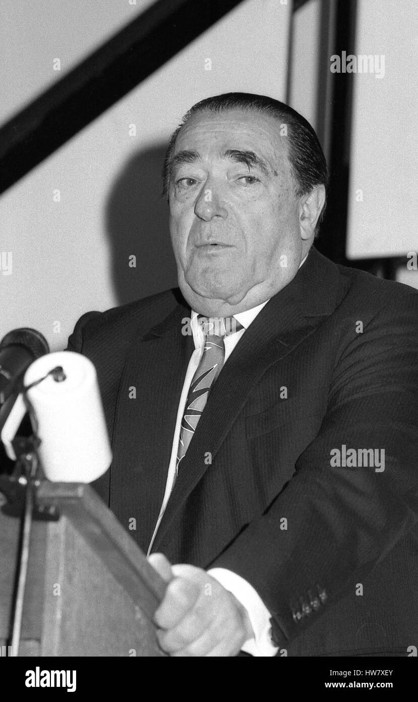 Robert maxwell pergamon press Black and White Stock Photos & Images Alamy