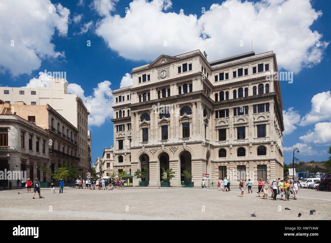 Cuba, Havana, Havana Vieja, Plaza de San Francisco de Asis, Lonja del Commercio building Stock Photo