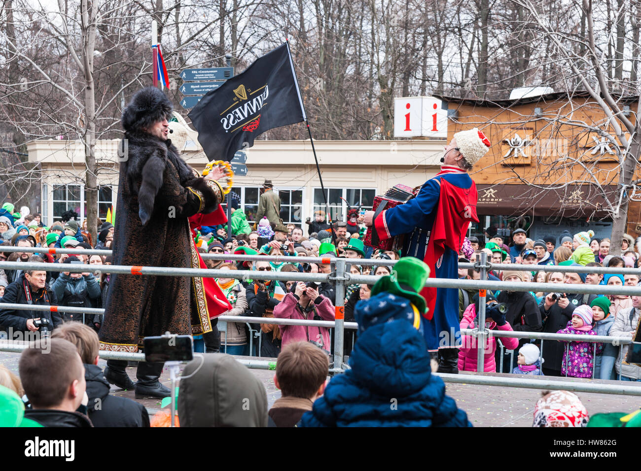 Moscow, Russia. Saturday, March 18, 2017. 25th jubilee St. Patric's Day parade takes place in Sokolniki park of Moscow within the framework of the Irish Week 2017 festival, March 15-26. The parade is a popular and cheerful cultural event in Moscow. The Russian Orthodox Church (ROC) has recognized Saint Patric recently and from now on ROC will celebrate St. Patric's day officially. Russian folk dance and song artistic company Volnitsa (freemen or maybe outlaws) performs on the parade stage. © Alex's Pictures/Alamy Live News Stock Photo