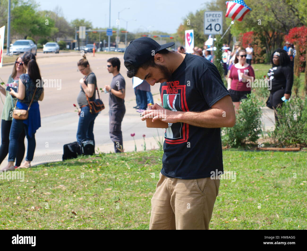 Dallas,US,18 March 2017. An armed protest outside the Dallas Central Mosque  ended peacefully with both opposing groups sitting down together over a two hour lunch. Credit: dallaspaparazzo/Alamy Live News. Stock Photo