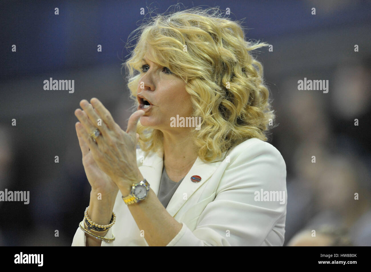 Seattle, WA, USA. 18th Mar, 2017. Oklahoma Head Coach Sherri Coale cherring on her team during a NCAA first round women's game between the Gonzaga Bulldogs and the Oklahoma Sooners. The game was played at Hec Ed Pavilion on the University of Washington campus in Seattle, WA. Jeff Halstead/CSM/Alamy Live News Stock Photo