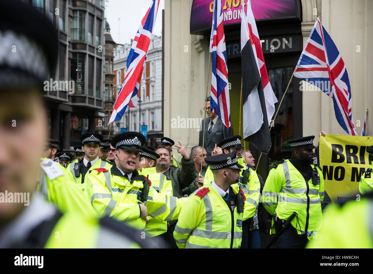 Police kettle hires stock photography and images Alamy